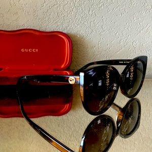 Gucci Cat Eye sunglasses